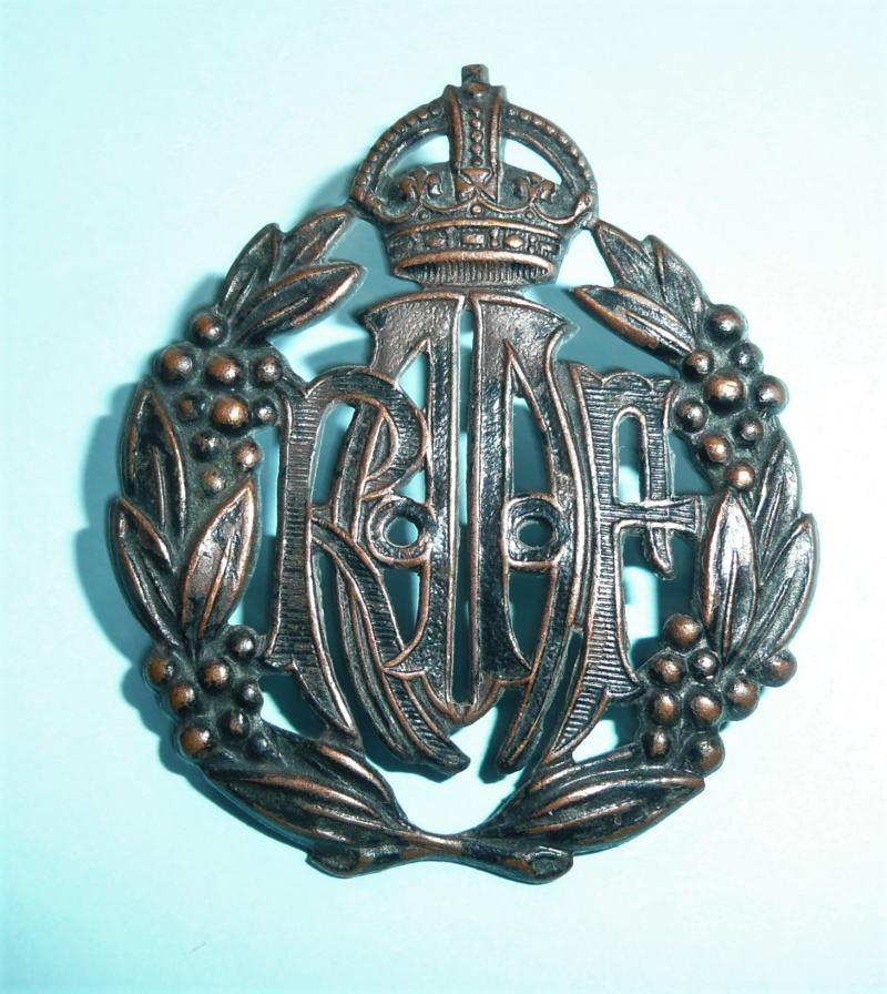 WW2 Royal Australian Air Force (RAAF) bronzed cap badge - Maker marked 'Amor Sydney'