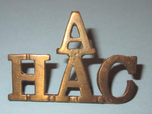 Honourable Artillery Company ( HAC  A) brass metal shoulder title