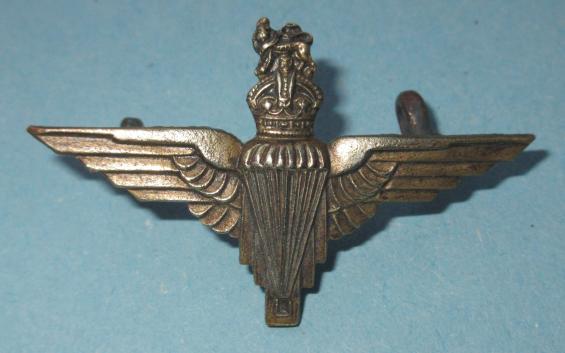 Parachute Regiment white metal collar badge, king 's crown