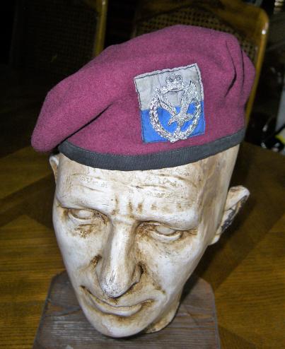 Army Air Corps Parachute Squadron Red Beret, Anodised Cap Badge and DZ Backing Flash