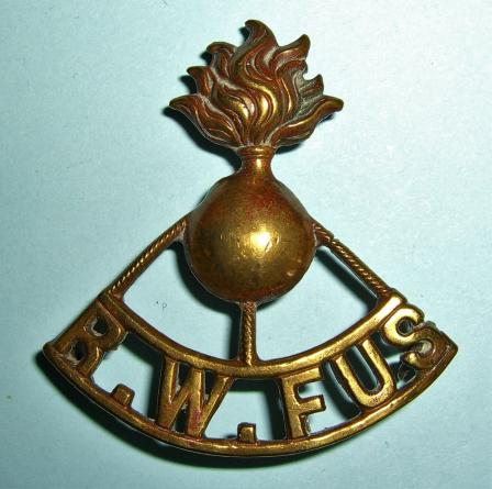 Rare 2nd Battalion Royal Welsh Fusiliers ( RWF ) One Piece Brass Shoulder Title