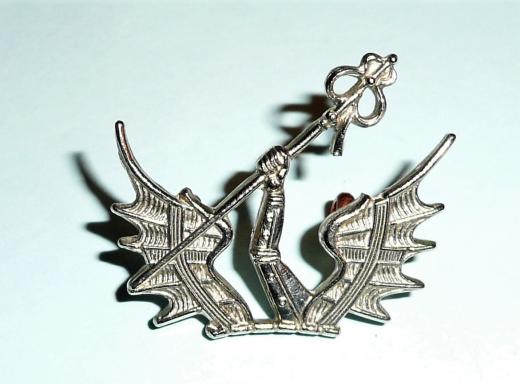 Honourable Artillery Company ( HAC ) White Metal Beret Cap Badge