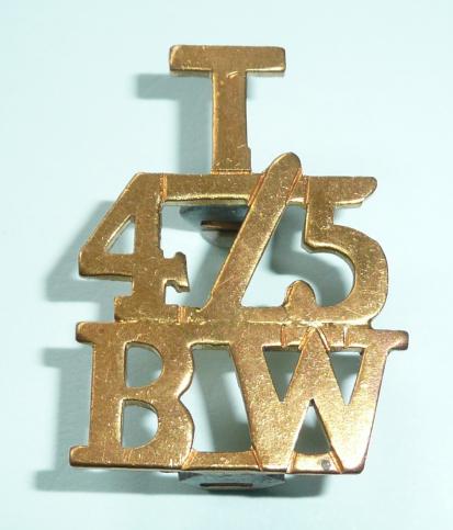 T / 4 / 5 BW - Dundee & Angus Battalion) Black Watch One Piece Brass Shoulder Title