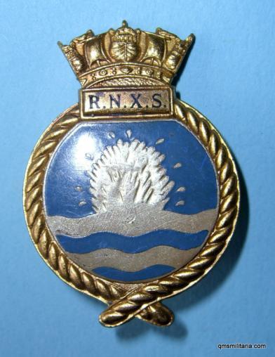 WW2 Large Royal Naval Mine Sweeping Service ( RNXS ) Gilt, White Metal and Enamel Cap badge