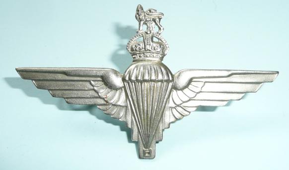 Scarce 1st pattern WW2 Parachute Regiment White Metal Cap Badge - voided crown