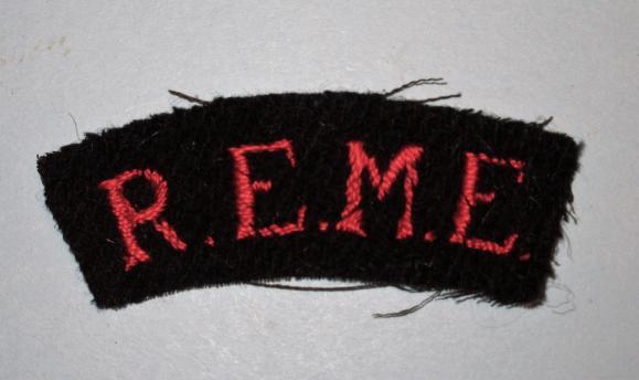 Scarce REME Royal Electrical & Mechanical Engineers Embroidered Red on Black  Cloth Shoulder Title