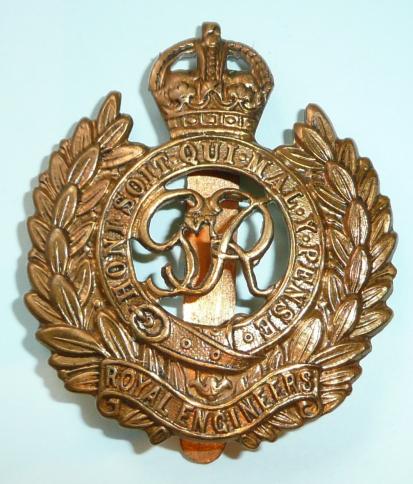 RE Royal Engineers GVI Cypher Brass Gilding Metal Cap Badge