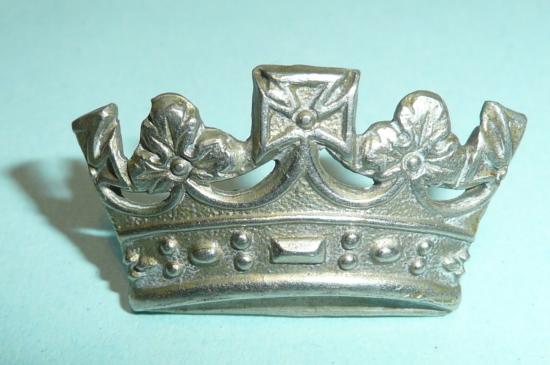 Royal Irish Fusiliers ( RIF ) Early White Metal Coronet Cap / Collar Badge