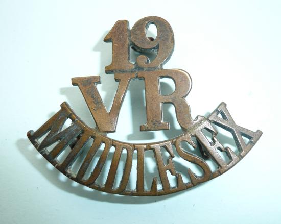 19 / VR / Middlesex one piece shoulder title (later 9th London Regiment)