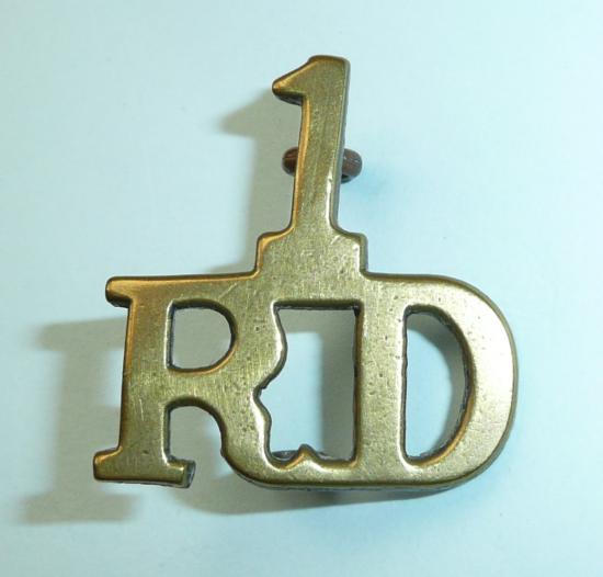 1 / RD 1st Royal Dragoons Early One Piece Brass Shoulder Title -