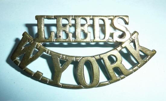 WW1 Leeds / W. York One Piece Brass Shoulder Title - Kitcheners 
