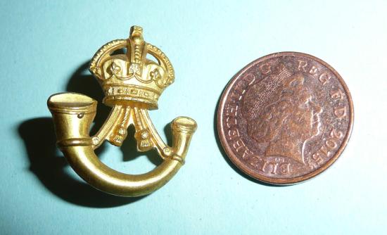 Unidentified Officers Gilt Bugle Collar Badge, Kings Crown