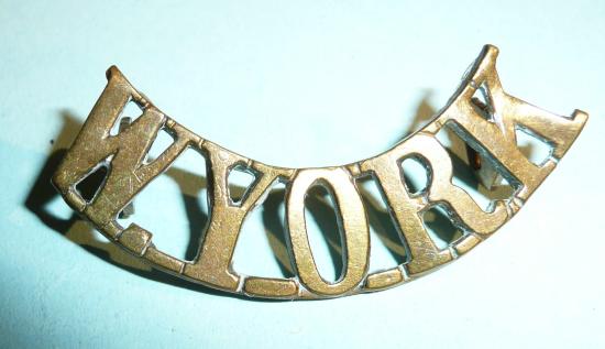 WW1  - W. York - West Yorkshire Regiment First Pattern Brass Shoulder Title