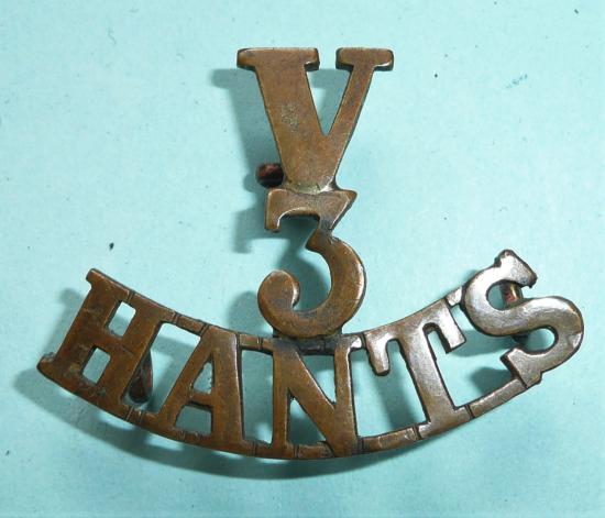 V /3 / Hants (3rd Volunteer Battalion) Hampshire Regiment One piece Bronzed Shoulder Title