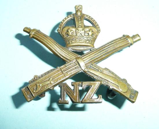 New Zealand Machine Gun Corps (NZMGC) Collar Badge - Gaunt Tablet