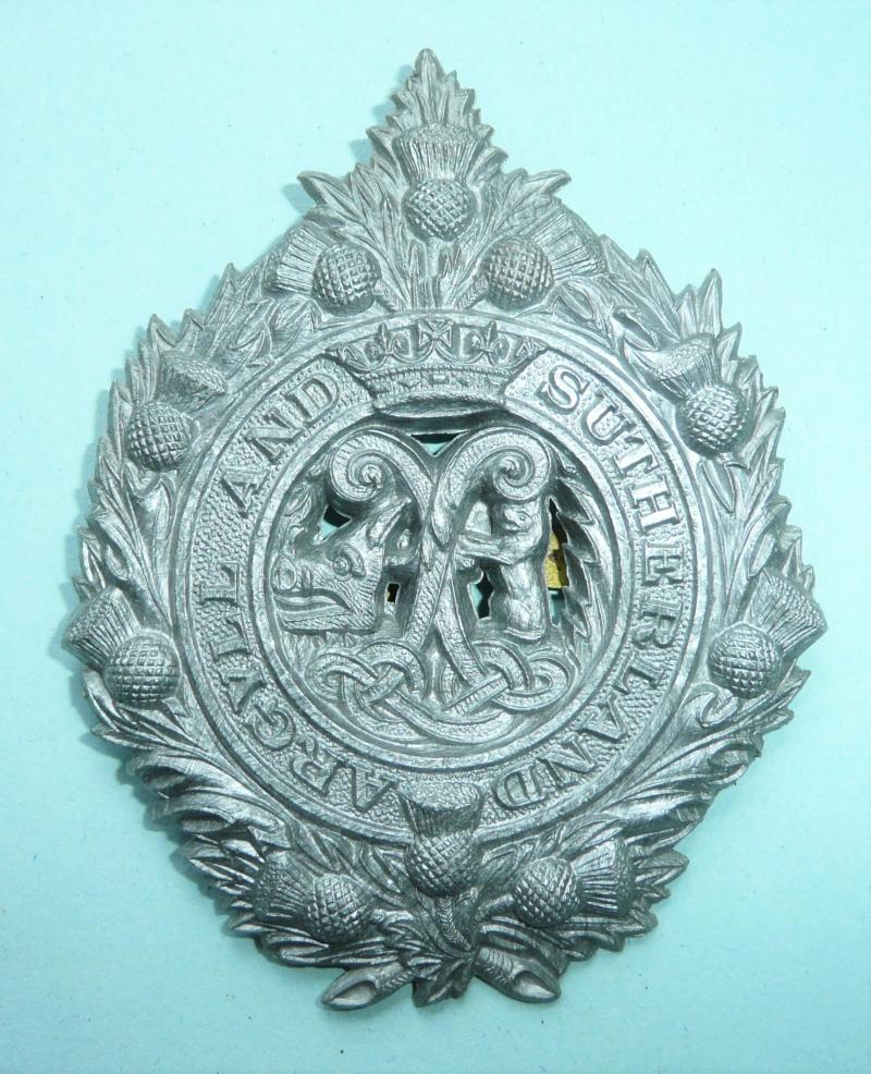 WW2 Argyll & Sutherland Highlanders (A&SH) Light Grey Plastic Economy Glengarry Badge