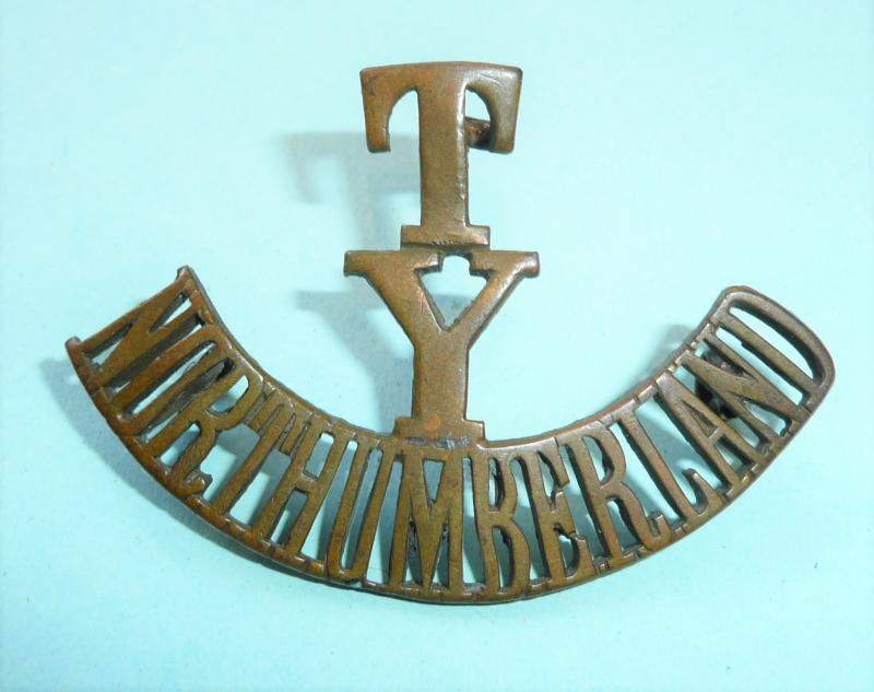 T / Y / Northumberland - Northumberland Hussars Yeomanry One Piece Brass Shoulder Title