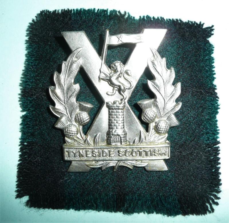 WW2 Tyneside Scottish ( 12th DLI / Black Watch Battalions) White Metal Glengarry Cap Badge with Tartan Badge Backing