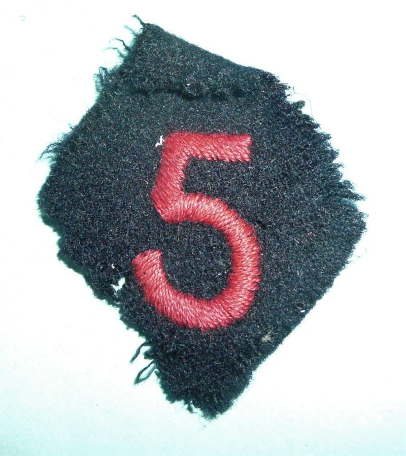 WW2 - Red '5' on Dark Blue (33rd Field Regiment RA) Royal Artillery, 3rd Infantry Division, British Army Embroidered Cloth Formations Sign, Battery / Regimental Designation Flash