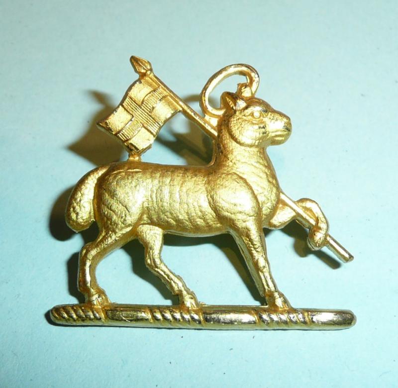 Queens Royal Regiment (West Surrey) Officers Frosted Gilt Collar Badge, facing right