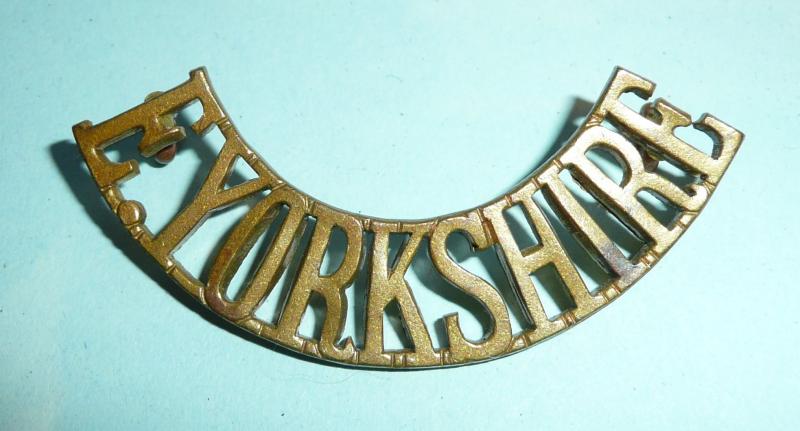 WW2 E / Yorkshire (East Yorkshire Regiment) Brass Shoulder Title