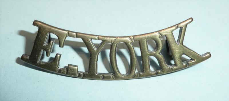 E York (East Yorkshire Regiment) Officers Pattern Brass Shoulder Title