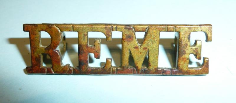 REME Royal Electrical & Mechanical Engineers Brass Shoulder Title