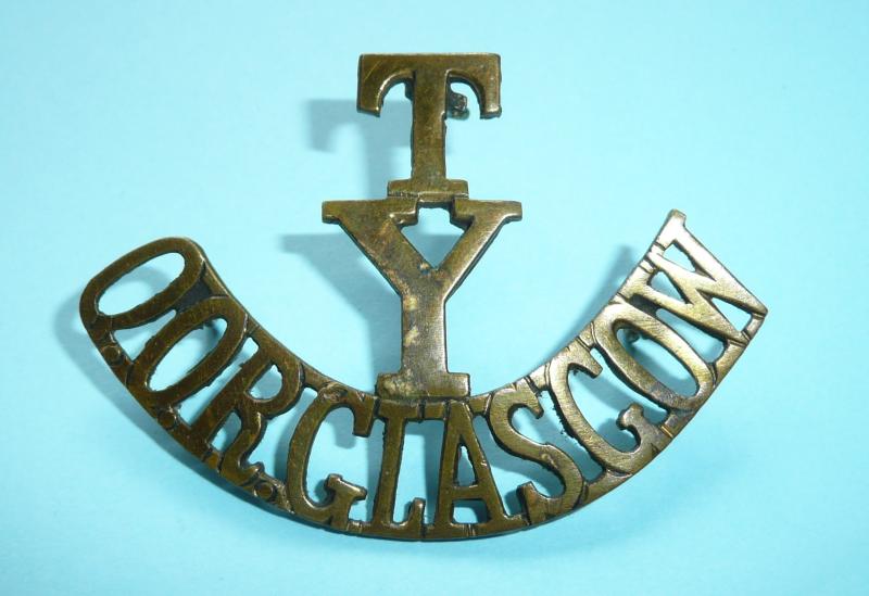 T / Y / QOR Glasgow -  Queen's Own Royal Glasgow Yeomanry One Piece Brass Shoulder Title