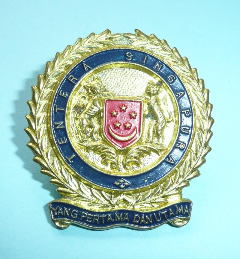 Singapore Army Gilt Brass Cap Badge