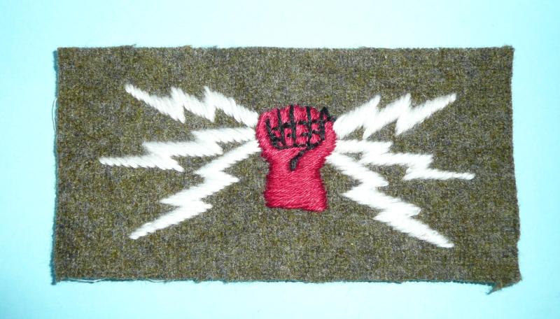WW2 Wireless Proficiency Embroidered Cloth Arm Badge, Red Fist with White Flashes