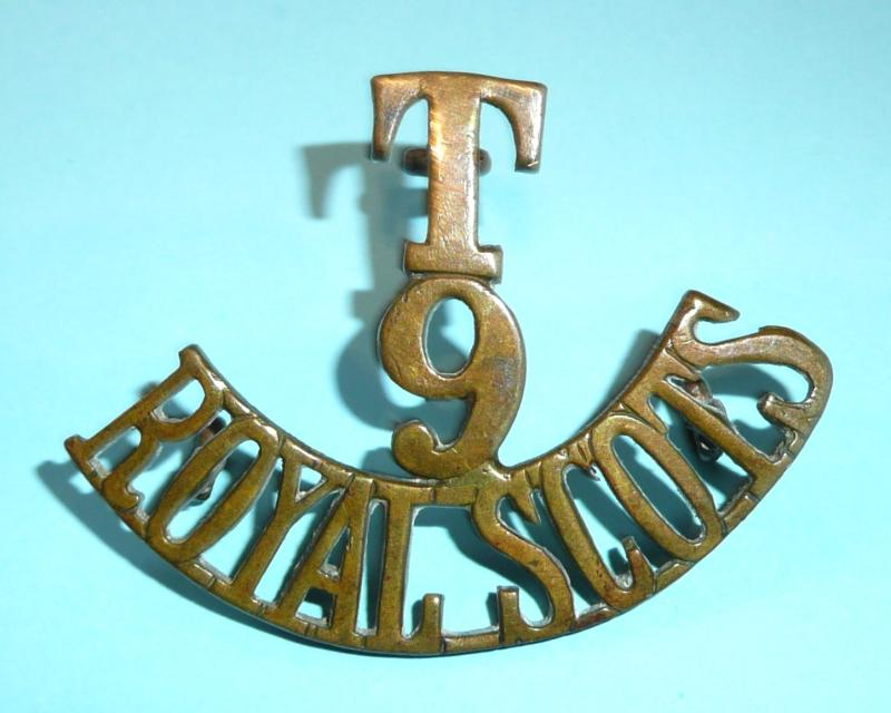 T / 9 / Royal Scots One Piece Brass Shoulder Title