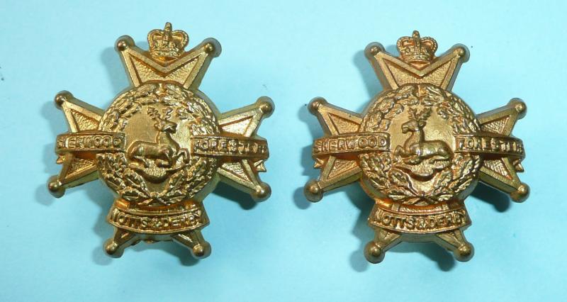 Notts & Derby Regiment (Sherwood Foresters) Matched Facing Pair of Gilding Metal Brass Collar Badges - QEII issue