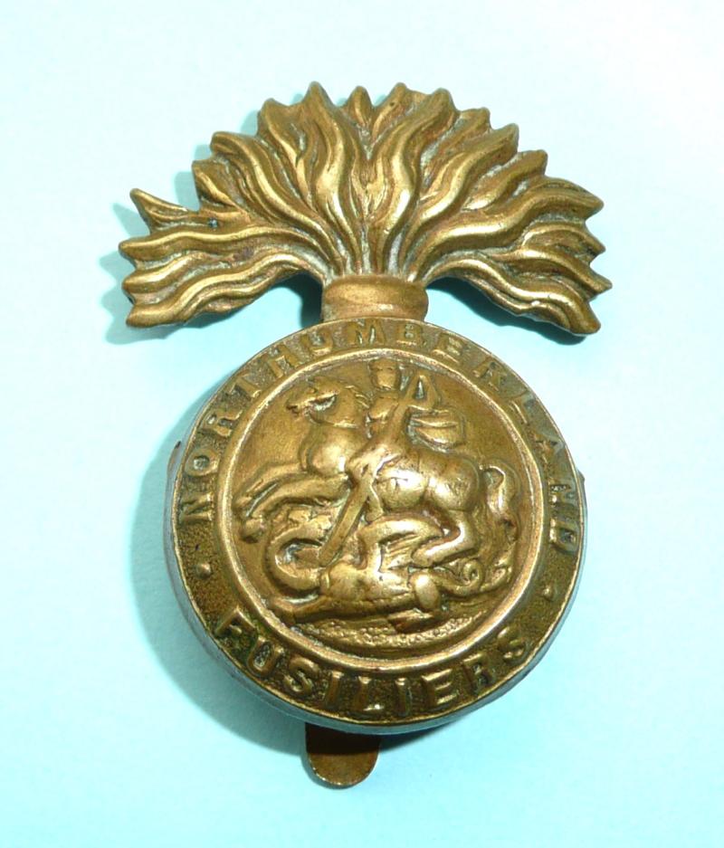 WW1 Northumberland Fusiliers (NF) Other Ranks Brass Gilding Metal Cap Badge - Woodward