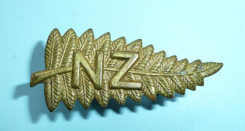 WW2 New Zealand Temporary Staff Officers Fern Leave Collar Badge, Facing Right