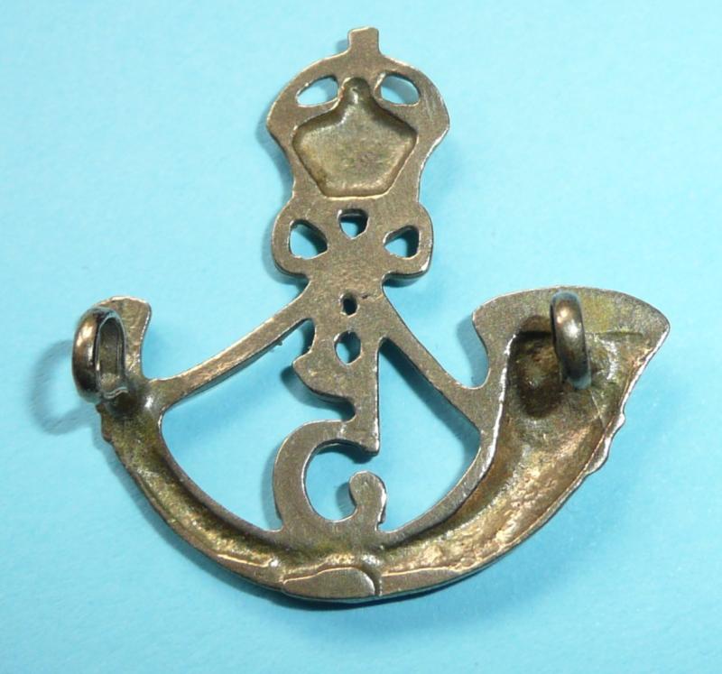 Indian Army - 5th Mahratta Light Infantry Small Cast Gilt Brass Metal Cap Badge