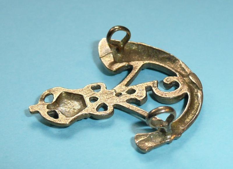 Indian Army - 5th Mahratta Light Infantry Small Cast Gilt Brass Metal Cap Badge