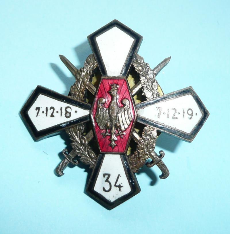 Poland (Polish Infantry) - 34th Regiment Officer's Enamel Cap Badge - Spinner maker marked J. Panasiuk, Warsaw
