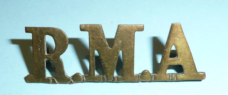 WW1 RMA Royal Marine Artillery Other Ranks Brass Metal Shoulder Title