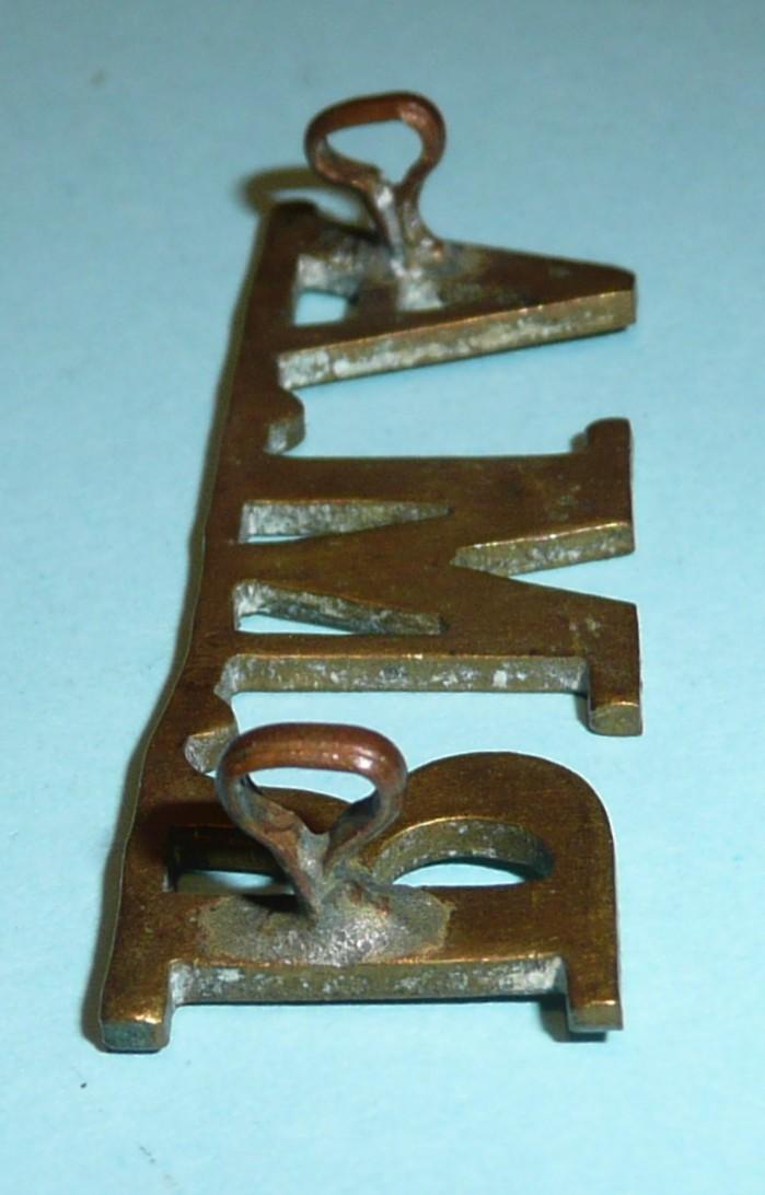 WW1 RMA Royal Marine Artillery Other Ranks Brass Metal Shoulder Title