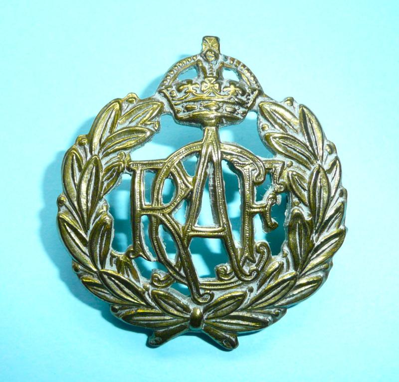 WW2 RCAF Royal Canadian Air Force Gilding Metal Brass Cap Badge