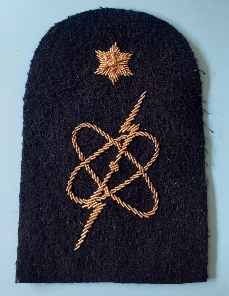 British Royal Navy Rating No 1 Dress Gold Bullion Wire Embroidered Arm Trade Badge - Electronic Warfare Rating + 1 Star