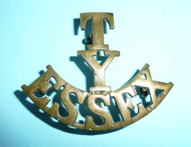 T / Y / Essex (The Essex Yeomanry) One Piece Brass Shoulder Title - Variant 1