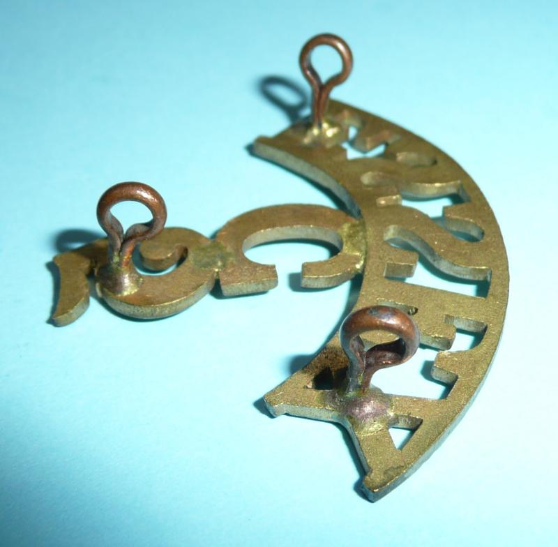 WW1 - 5 / C / ESSEX (5th (Schools) Cadet Battalion, The Essex Regiment) One Piece Brass Shoulder Title
