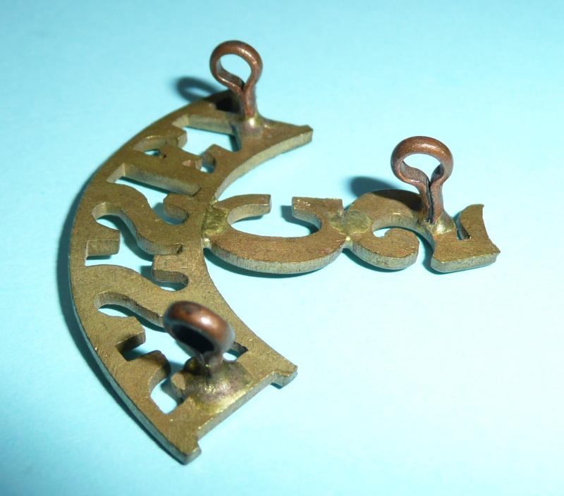 WW1 - 5 / C / ESSEX (5th (Schools) Cadet Battalion, The Essex Regiment) One Piece Brass Shoulder Title