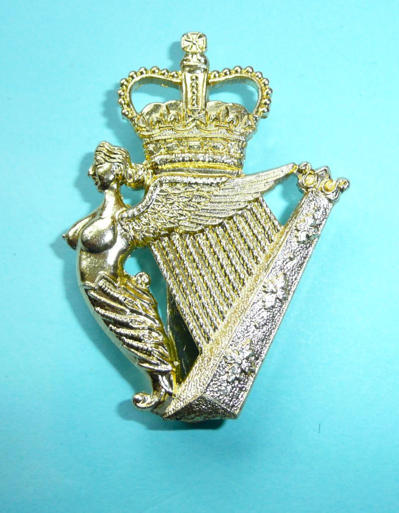 Ulster Defence Regiment / Royal Irish Regiment Other Ranks Gold Coloured AA Anodised Beret Cap Badge - Slider